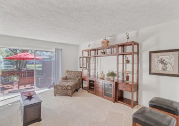 2-Bedroom Townhome in Tampa, FL | Carlton Arms North